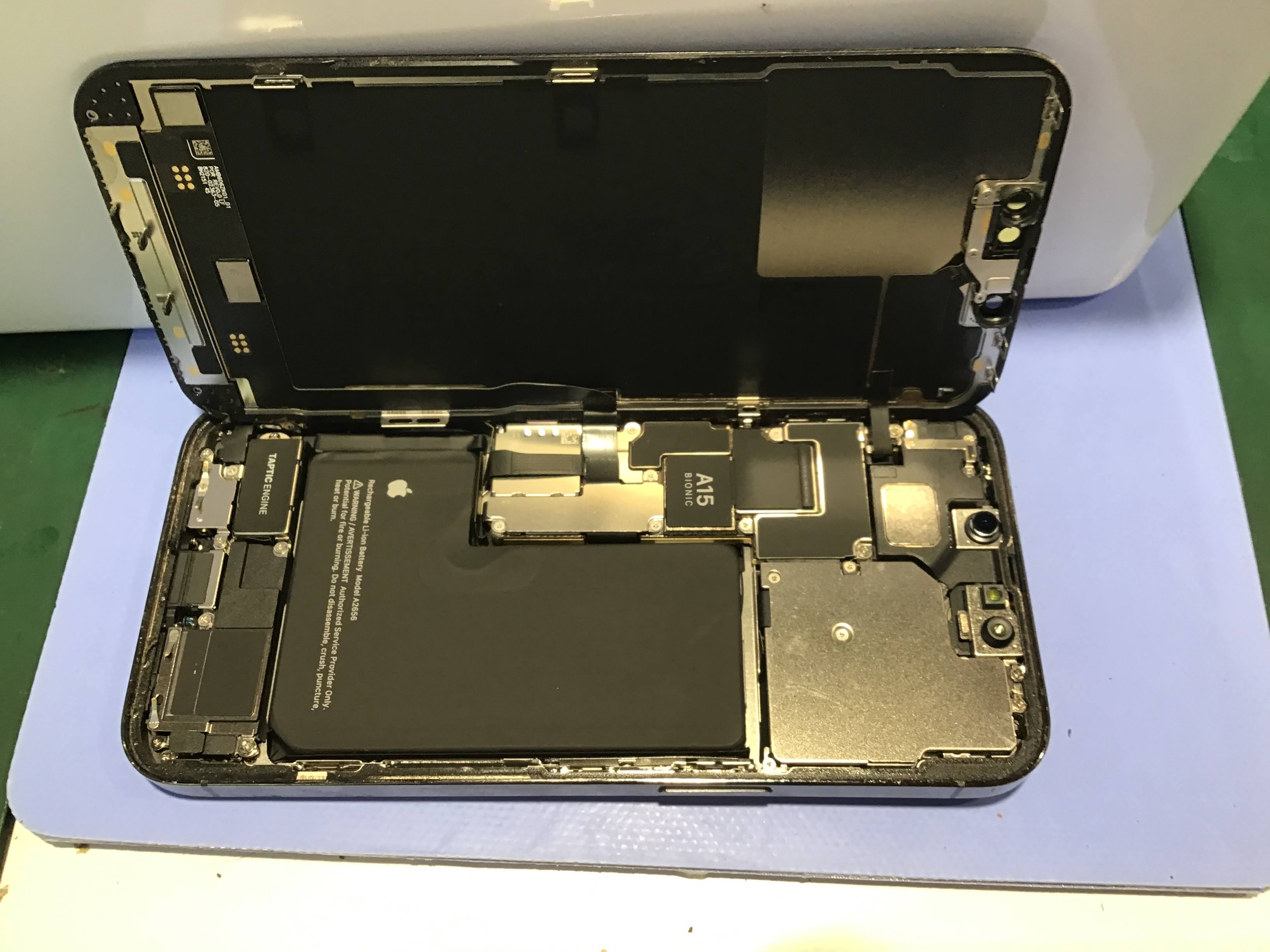 iPhone13 Proのバッテリー交換は、データそのまま・即日修理のスマホ修理工房町田モディ店へ！